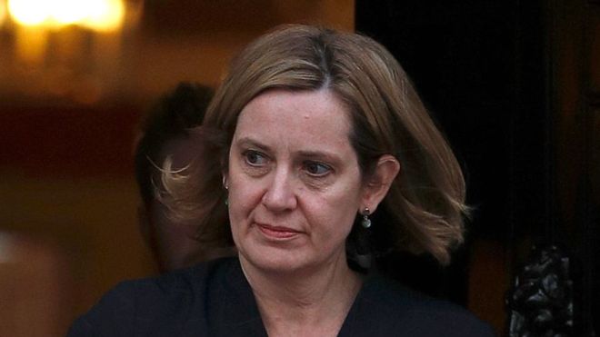 Renuncia ministra de Interior británica, Amber Rudd, tras la polémica por trato a inmigrantes caribeños en Reino Unido