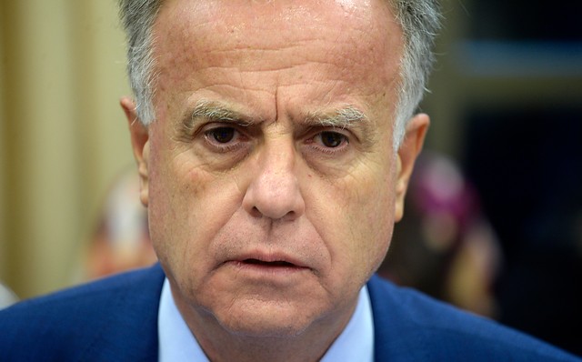 Acusación a Santelices: diputados oficialistas emplazan al ministro para que vaya en persona a la comisión Acusación a Santelices: diputados oficialistas emplazan al ministro para que vaya en persona a la comisión