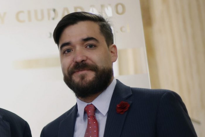 Otra del ministro Varela: Mineduc contrata como jefe jurídico a fundador de ONG anti LGTB Otra del ministro Varela: Mineduc contrata como jefe jurídico a fundador de ONG anti LGTB