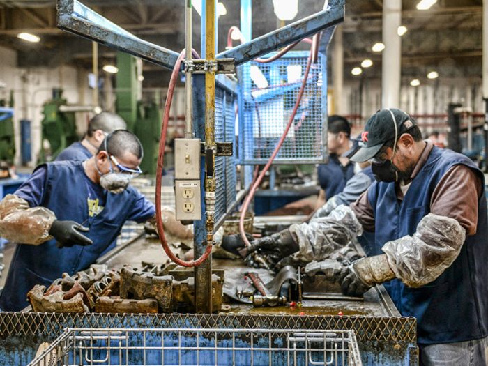 Automatización y robotización: Desafíos en el mundo del trabajo Automatización y robotización: Desafíos en el mundo del trabajo
