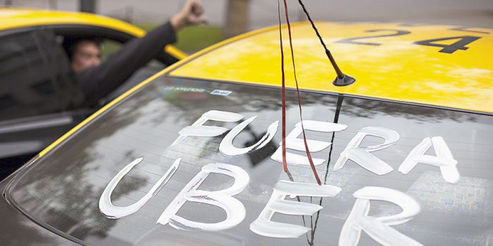 Estudio revela que si Uber pagara impuestos en Chile, el Estado habría recibido más de US$50 millones el 2017 Estudio revela que si Uber pagara impuestos en Chile, el Estado habría recibido más de US$50 millones el 2017