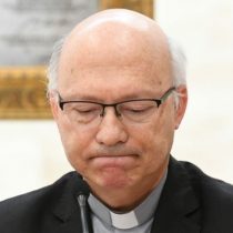 Todos los obispos de Chile presentan su dimisión al papa Francisco por el caso del obispo Juan Barros, acusado de encubrir abusos sexuales