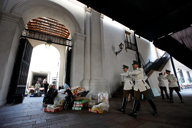 Incoherencia en Palacio: Presidencia compra $33 millones en bolsas plásticas a días del llamado de Piñera a dejar de usarlas Incoherencia en Palacio: Presidencia compra $33 millones en bolsas plásticas a días del llamado de Piñera a dejar de usarlas
