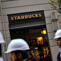 Starbucks permitirá a cualquier persona sentarse en sus locales y utilizar sus baños