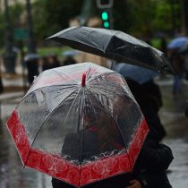 Lluvias en la Región Metropolitana dejan más de 87 mil clientes sin electricidad