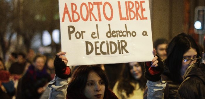 ¿Aborto libre en Chile?: agrupaciones feministas miran a Irlanda