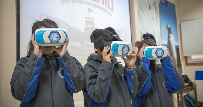 Niños y niñas viajan de forma virtual a la Antártica y se convierten en científicos polares