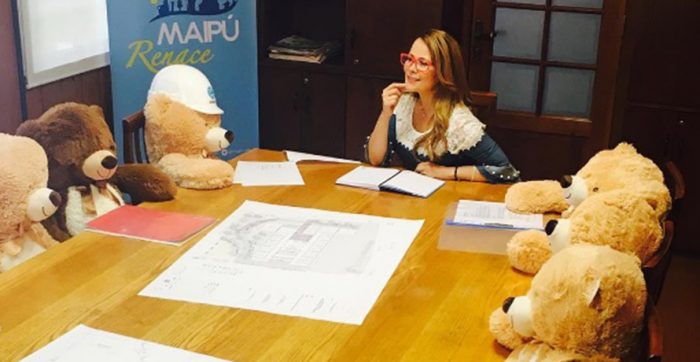 Contraloría investigará compra de peluches por parte de la alcaldesa Cathy Barriga Contraloría investigará compra de peluches por parte de la alcaldesa Cathy Barriga