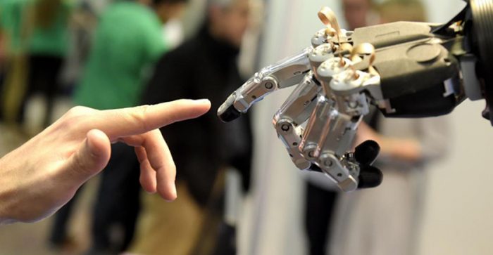 Se buscan banqueros que trabajen bien con robots Se buscan banqueros que trabajen bien con robots