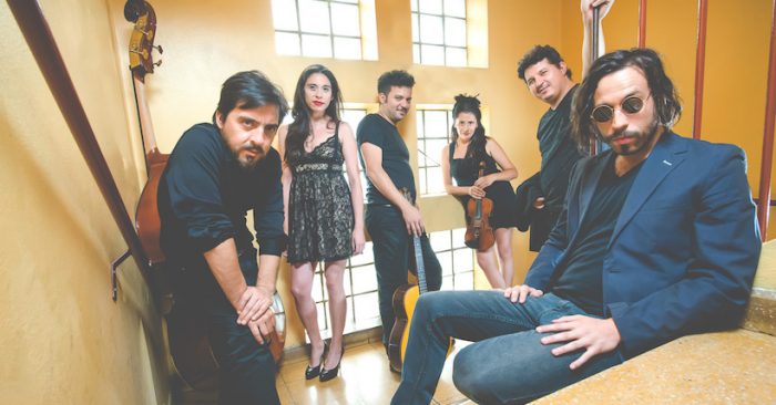 Banda chilena Golosa La Orquesta graba single «Chipi Chipi» junto a Kevin Johansen Banda chilena Golosa La Orquesta graba single «Chipi Chipi» junto a Kevin Johansen