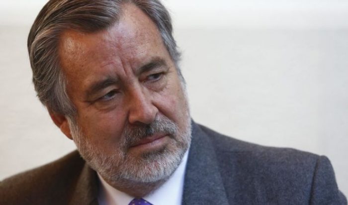 “La mesa de tres patas”: los foros económicos de Guillier “La mesa de tres patas”: los foros económicos de Guillier