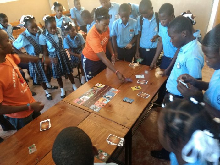 Integración lúdica: niños haitianos comparten con chilenos a través de los juegos de mesa Integración lúdica: niños haitianos comparten con chilenos a través de los juegos de mesa