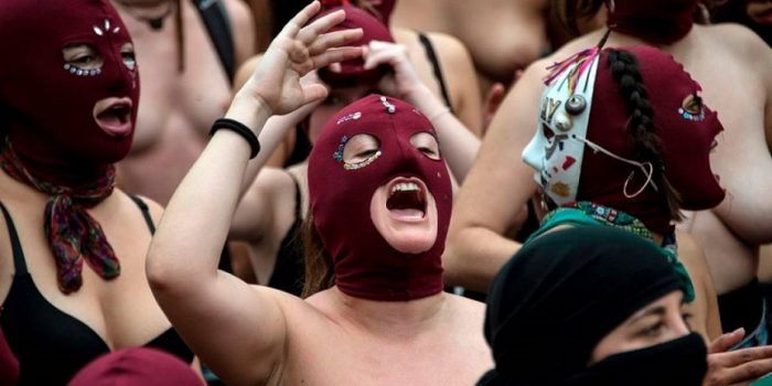 Tetas… y el revuelo social que se provoca cuando las usamos para protestar: “Es súper representativo de la hipocresía” Tetas… y el revuelo social que se provoca cuando las usamos para protestar: “Es súper representativo de la hipocresía”