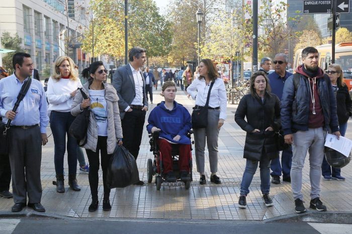 Diputado Fuenzalida inicia campaña para hacer la ciudad más accesible tras experimentar cómo es vivir un día en silla de ruedas Diputado Fuenzalida inicia campaña para hacer la ciudad más accesible tras experimentar cómo es vivir un día en silla de ruedas