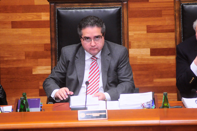 Siguen los problemas para Carlos Carmona: surge nueva denuncia por acoso cuando era presidente del TC