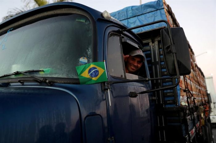 Crisis en Brasil pone nerviosas a empresas chilenas mientras Sao Paulo mantiene tensa calma Crisis en Brasil pone nerviosas a empresas chilenas mientras Sao Paulo mantiene tensa calma