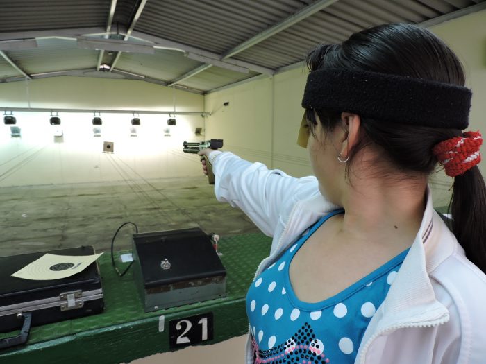 ¿Crece el miedo a la delincuencia? Aumenta el número de mujeres que realizan cursos para manejar armas de fuego ¿Crece el miedo a la delincuencia? Aumenta el número de mujeres que realizan cursos para manejar armas de fuego