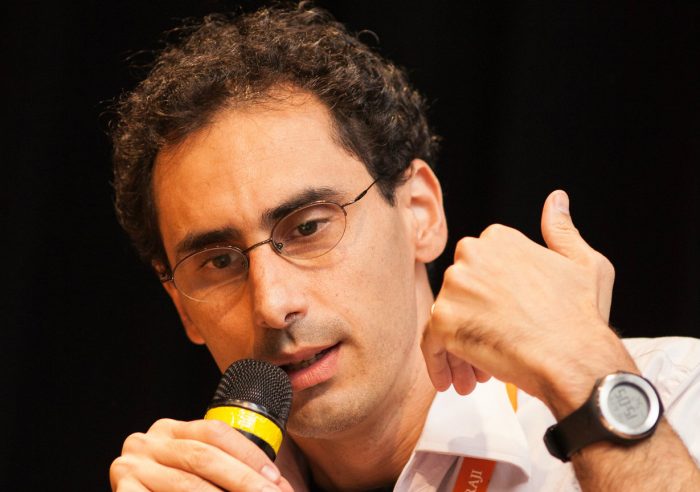 Antonio Gois, el premiado periodista brasilero que investiga el liderazgo en las escuelas vulnerables Antonio Gois, el premiado periodista brasilero que investiga el liderazgo en las escuelas vulnerables