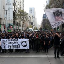 [VIDEO] Instituto Nacional versus Carabineros: alumnos marchan hasta La Moneda para acusar violencia de Fuerzas Especiales