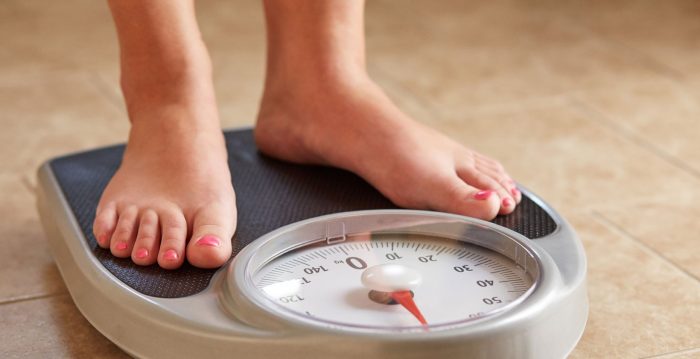 Estudio calculó que tratar la obesidad en adolescentes ahorraría más de 4.000 millones de dólares a los sistemas de salud Estudio calculó que tratar la obesidad en adolescentes ahorraría más de 4.000 millones de dólares a los sistemas de salud