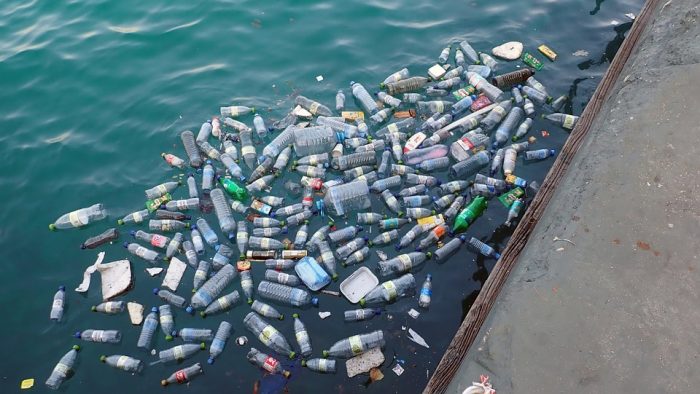 Con el fin de proteger los océanos, UE presenta lista de productos plásticos que quiere prohibir Con el fin de proteger los océanos, UE presenta lista de productos plásticos que quiere prohibir