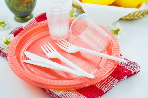 Europa busca eliminar uso de cotones, bombillas, platos y vasos de plástico Europa busca eliminar uso de cotones, bombillas, platos y vasos de plástico