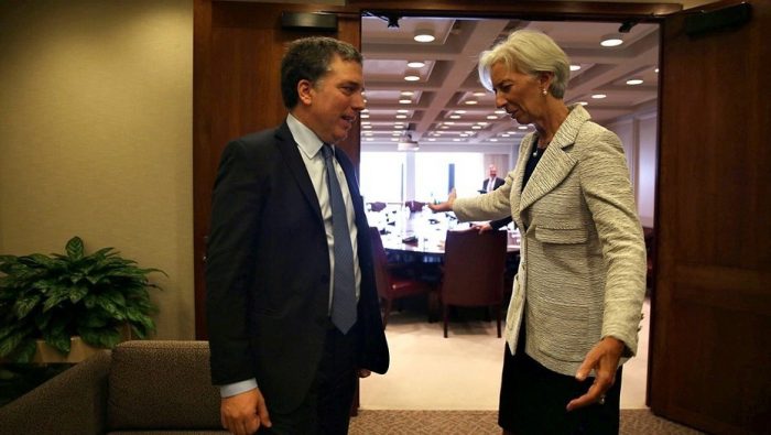 FMI quiere llegar a un “rápido acuerdo” con Argentina ante una depreciación del peso que no para FMI quiere llegar a un