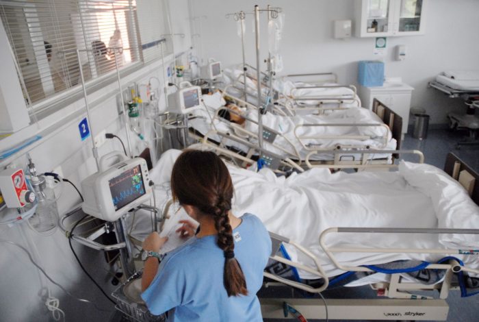 Clínicas en Chile cruzan los dedos por pacientes no urgentes Clínicas en Chile cruzan los dedos por pacientes no urgentes