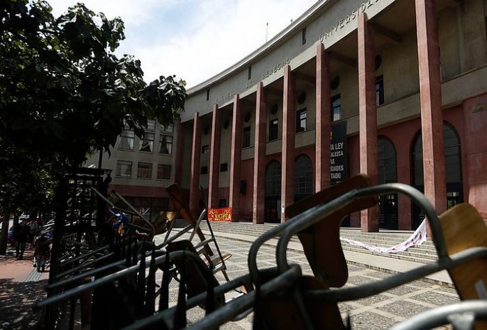 Abogadas feministas de la U de Chile apoyan a las estudiantes: “El derecho continúa siendo un mundo de hombres” Abogadas feministas de la U de Chile apoyan a las estudiantes: “El derecho continúa siendo un mundo de hombres”
