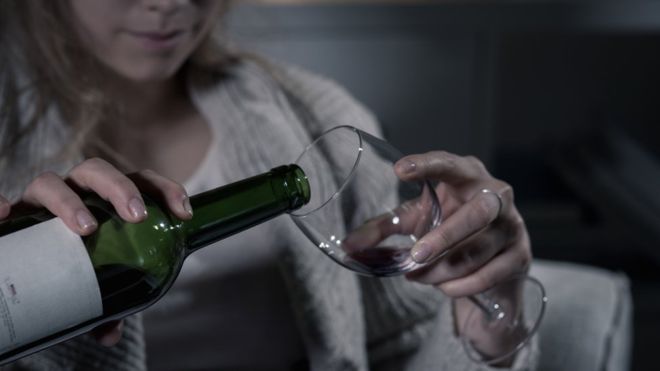 ¿Por qué es tan común consumir alcohol para enfrentar nuestros problemas? ¿Por qué es tan común consumir alcohol para enfrentar nuestros problemas?