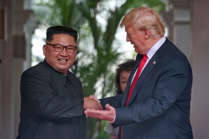 Histórico apretón de manos: Trump y Kim protagonizaron reunión cumbre Histórico apretón de manos: Trump y Kim protagonizaron reunión cumbre