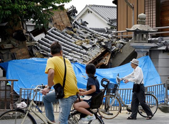 Un potente terremoto de 6,1 grados causa 3 muertos y 300 heridos en Japón Un potente terremoto de 6,1 grados causa 3 muertos y 300 heridos en Japón