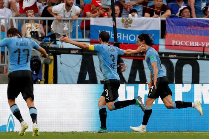 Uruguay golea por 3-0 a Rusia y entra en octavos como líder del grupo A Uruguay golea por 3-0 a Rusia y entra en octavos como líder del grupo A
