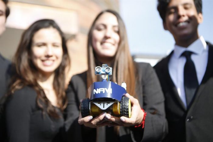 Robot lazarillo y dron que protege fauna nativa destacan en torneo científico de la UC