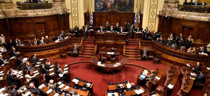 Oficialismo uruguayo aprueba ratificar en el Parlamento el TLC con Chile Oficialismo uruguayo aprueba ratificar en el Parlamento el TLC con Chile