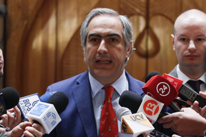Pla exige a Chahuán que se disculpe por pedir sacar «a patadas» a ministra Pérez del Gobierno Pla exige a Chahuán que se disculpe por pedir sacar
