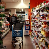Ventas del comercio minorista se debilitaron durante abril en regiones de Valparaíso, Biobío y La Araucanía