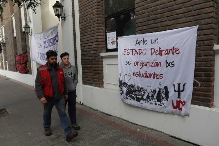 Toma feminista: UDP retoma clases tras acuerdo de incorporar lenguaje inclusivo Toma feminista: UDP retoma clases tras acuerdo de incorporar lenguaje inclusivo
