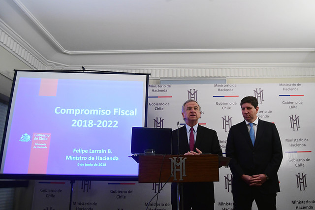 Hacienda anuncia nuevo compromiso fiscal en medio de debate por crecimiento económico