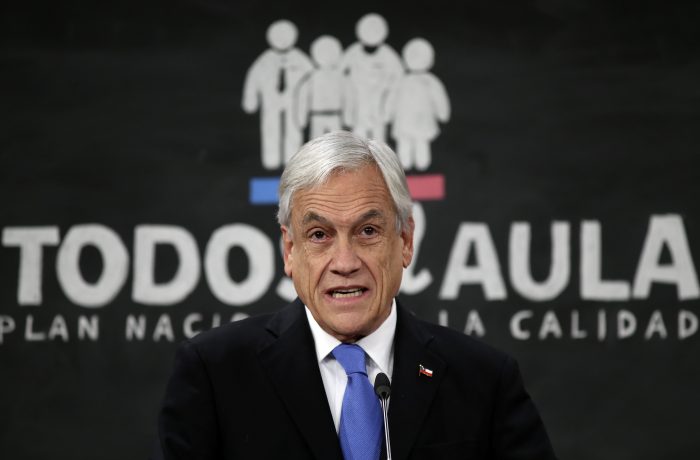 «Todos al Aula»: el plan de Piñera para liberar a los profesores de la burocracia