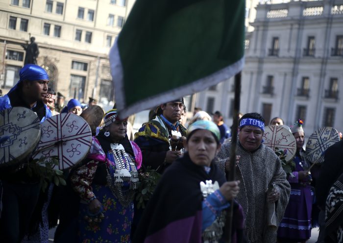 Carabinero herido en la cabeza durante manifestación mapuche en cercanías de La Moneda