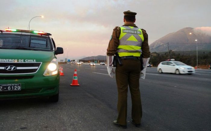 Carabinero es atropellado tras intentar detener un vehículo en cercanías del Club Hípico Carabinero es atropellado tras intentar detener un vehículo en cercanías del Club Hípico