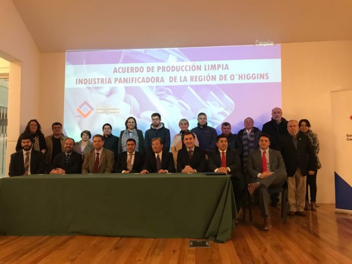 Panaderías de O´Higgins firman acuerdo que impulsa recambio tecnológico para cumplir con el Plan de Descontaminación Atmosférica Panaderías de O´Higgins firman acuerdo que impulsa recambio tecnológico para cumplir con el Plan de Descontaminación Atmosférica
