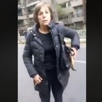 Vecina de Las Condes amenaza con un martillo a trabajadores de aseo municipal