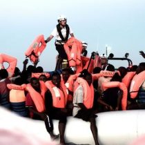ONG dice que plan es llevar inmigrantes Aquarius en naves italianas a España