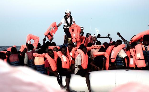 ONG dice que plan es llevar inmigrantes Aquarius en naves italianas a España ONG dice que plan es llevar inmigrantes Aquarius en naves italianas a España