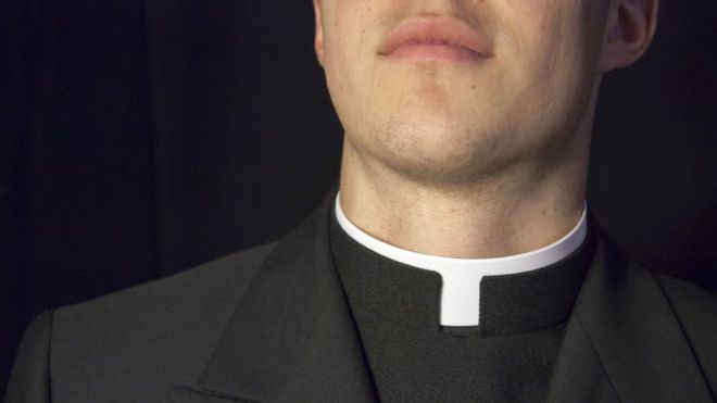 Casos de abuso en Iglesia chilena escalan hasta la BBC: “Nos obligaban a meternos desnudos a la piscina para tocarnos” Casos de abuso en Iglesia chilena escalan hasta la BBC:
