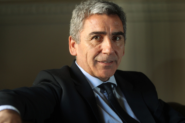 Carlos Peña: ex partidarios del Sí no abandonaron a Pinochet sino que buscan “travestirlo” en padre de la democracia Carlos Peña: ex partidarios del Sí no abandonaron a Pinochet sino que buscan “travestirlo” en padre de la democracia