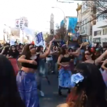Marcha feminista se desarrolla durante la Cuenta Pública