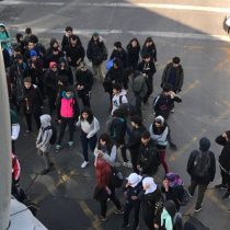 Estudiantes realizan protesta en mall Costanera Center
